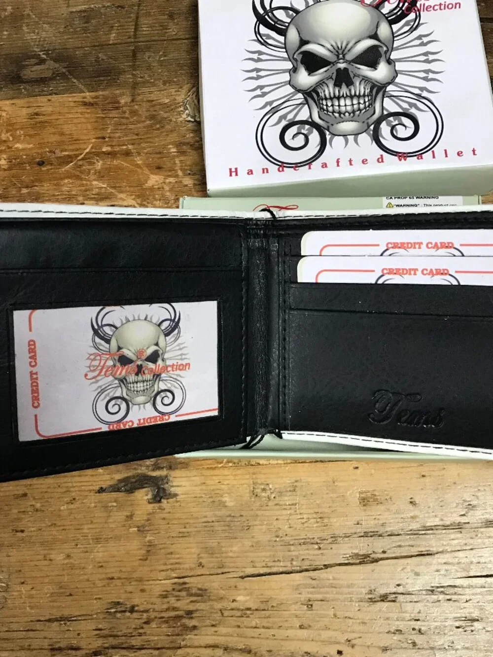 Tems Collection Skull Print Bi Fold Leather Wallet